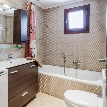 Maggie Alonia * Áno Yerakaríon