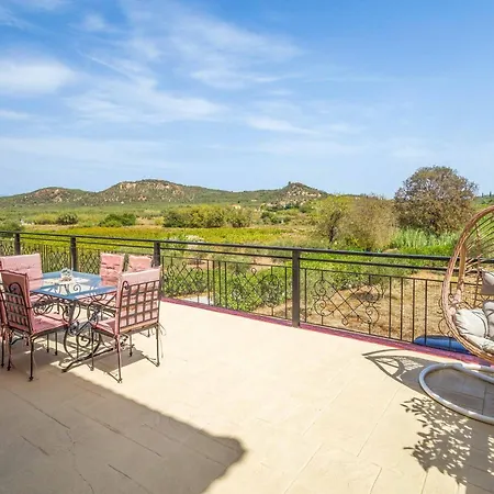 Villa Maggie Alonia *