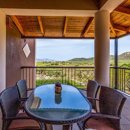 Maggie Alonia * Áno Yerakaríon