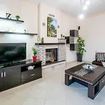 Maggie Alonia Villa