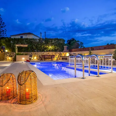 Villa Maggie Alonia *