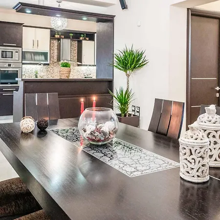 Maggie Alonia * Áno Yerakaríon