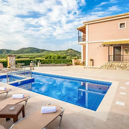 Maggie Alonia Villa Áno Yerakaríon