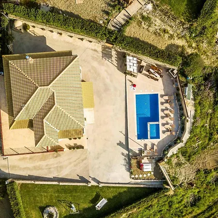 Maggie Alonia Áno Yerakaríon